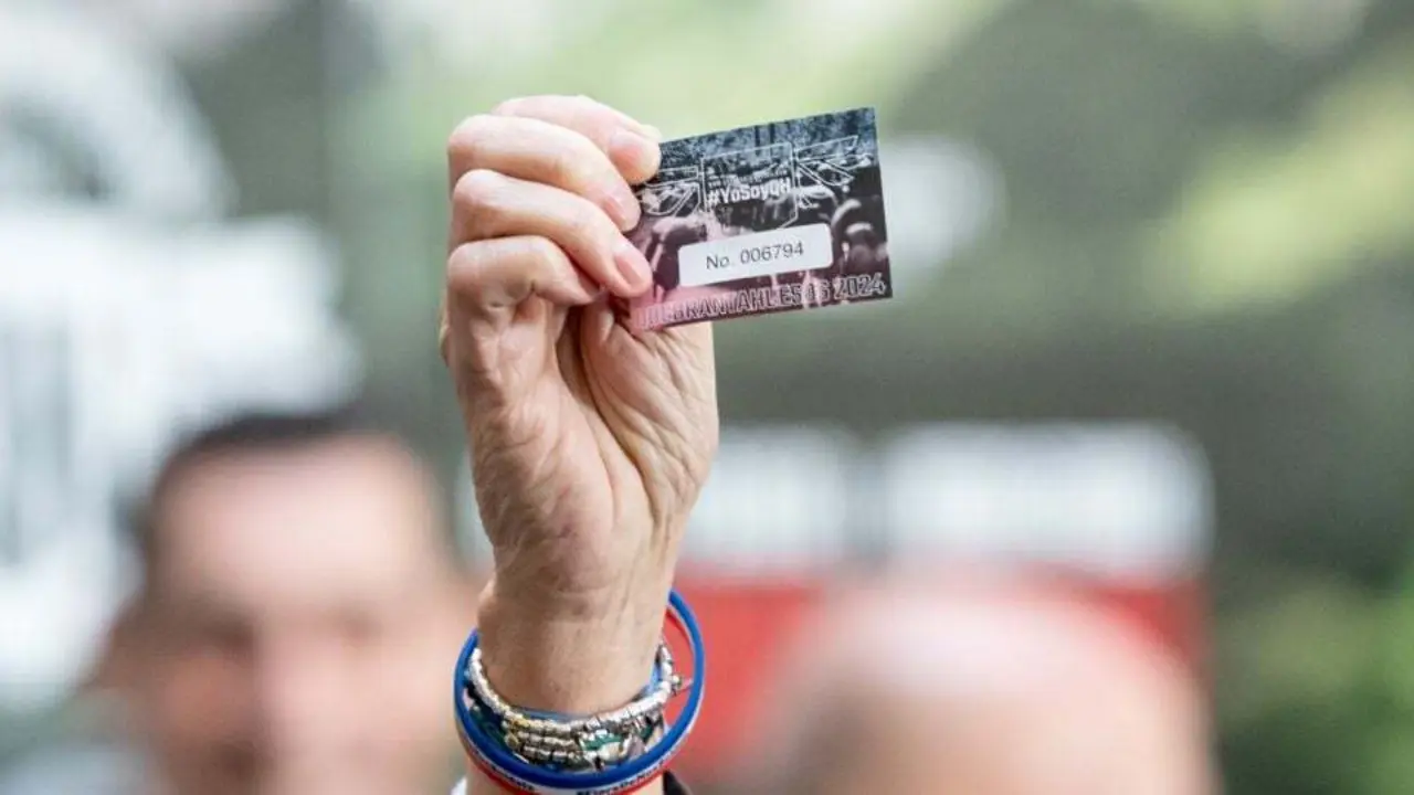 N&uacute;mero de corte de la Quebrantahuesos 2024 extra&iacute;do en el sorteo celebrado hoy en Pau (Francia). Foto: QH