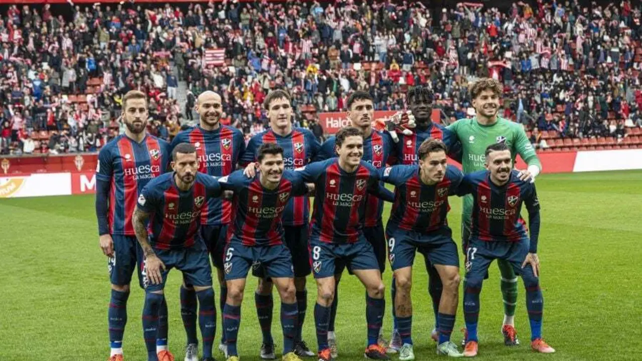 Once del Huesca que propuso de inicio Hidalgo contra el Sporting en El Molin&oacute;n. Foto: LaLiga