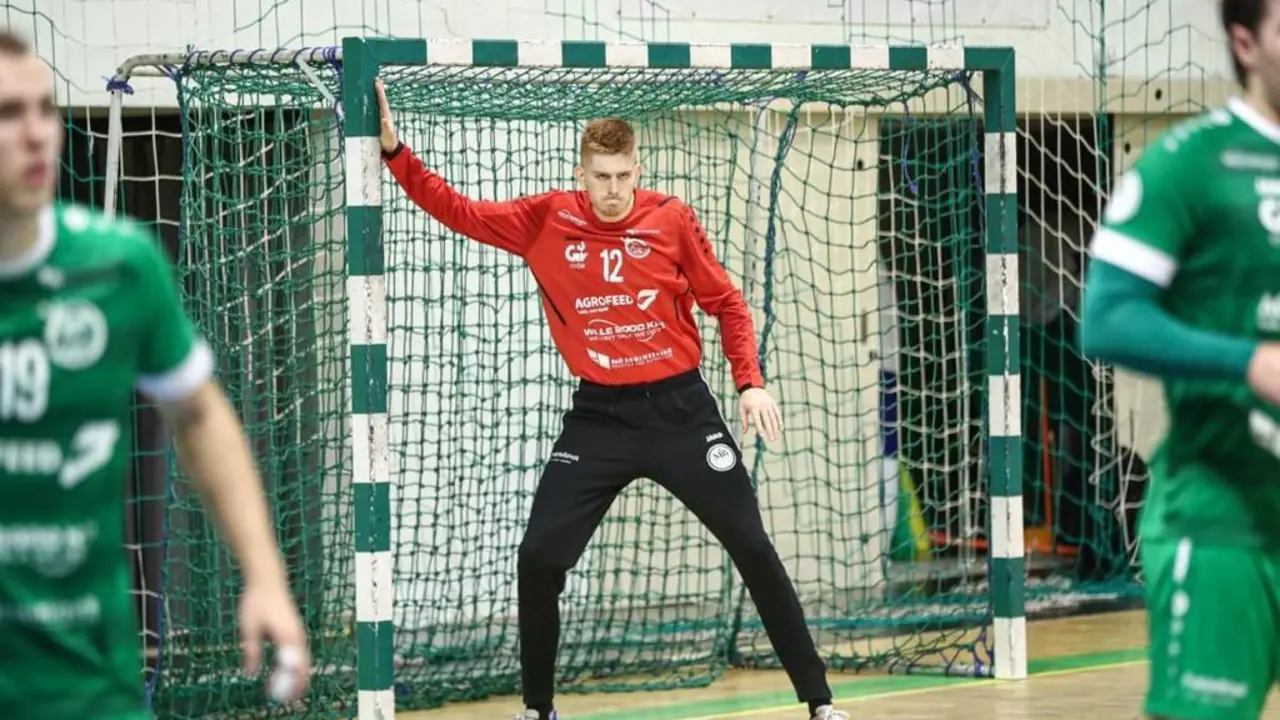 Gabor Decsi hijo, en la imagen, entrena con el Bada Huesca ante la falta de porteros en el equipo de Nolasco. Foto: Cedida