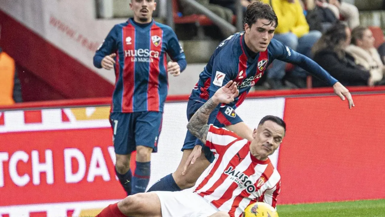 Javi Mart&iacute;nez sufri&oacute; un golpe ante el Sporting y ser&aacute; baja frente al Eibar
