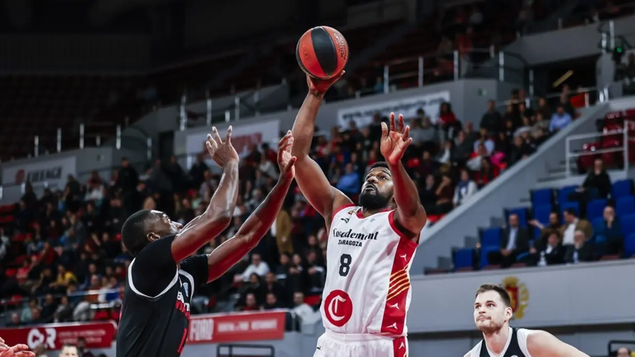Yoanki Mensia lanza al aro en el encuentro de la primera vuelta | Foto: FIBA