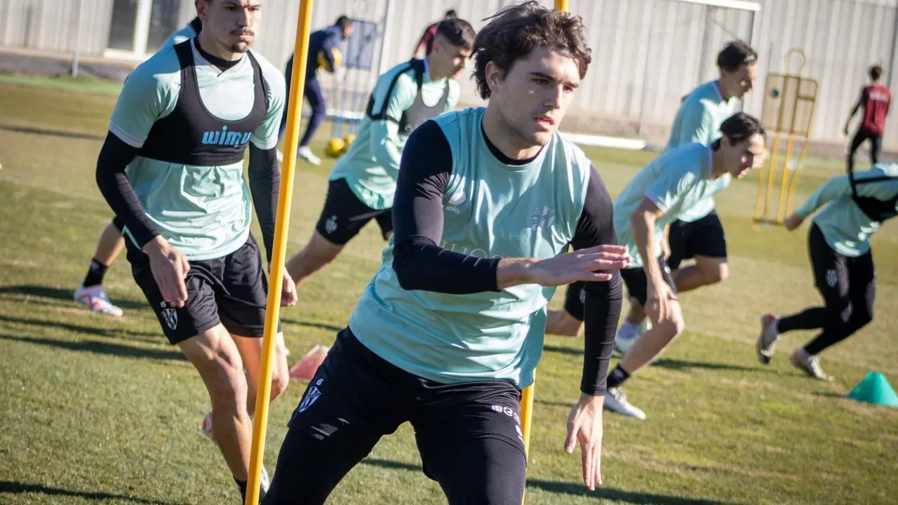 Entrenamiento del Huesca antes del partido frente al Villarreal B