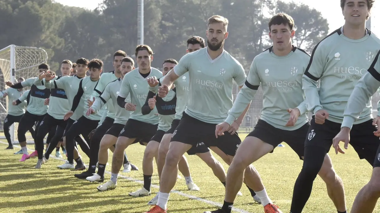 La plantilla del Huesca antes del partido frente al Villarreal B