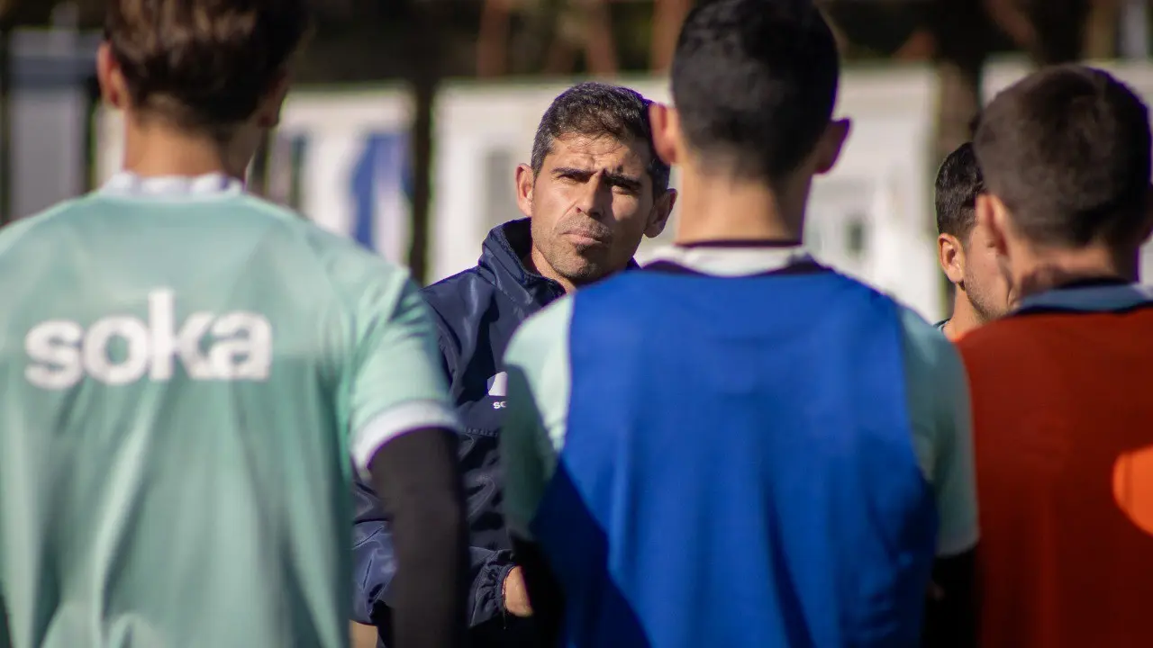 Hidalgo en un entrenamiento del Huesca, temporada 23/24