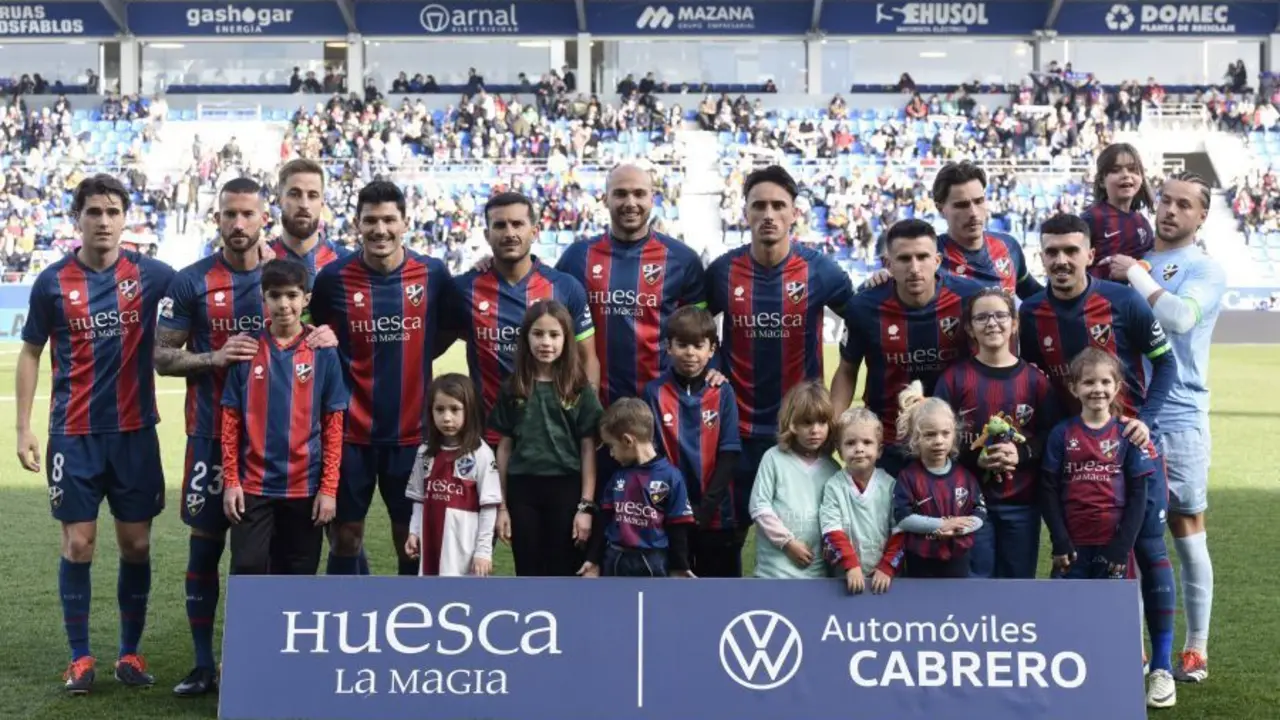 Once inicial del Huesca contra el Alcorc&oacute;n. Foto: LaLiga