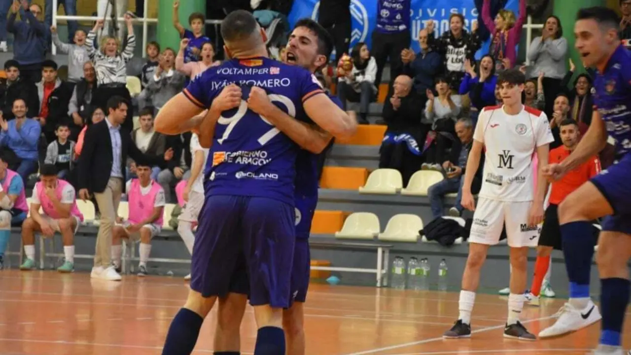 Iv&aacute;n Romero celebra su gol | Foto: Pedro Luis Serrano
