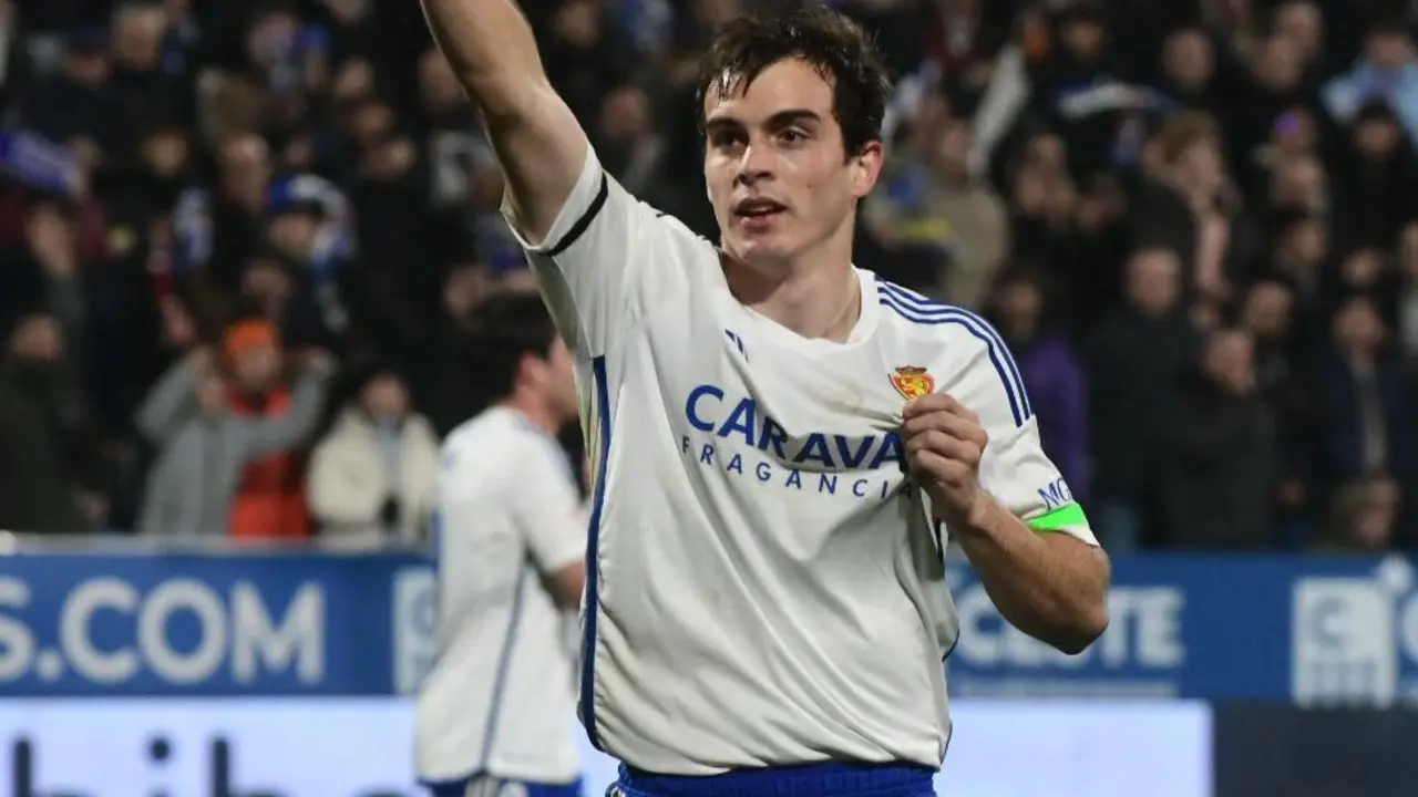 El Real Zaragoza logr&oacute; el triunfo ante el Sporting de Gij&oacute;n. Francho Serrano marc&oacute; y agot&oacute; el cuentakil&oacute;metros | Foto: Tino Gil / RZ