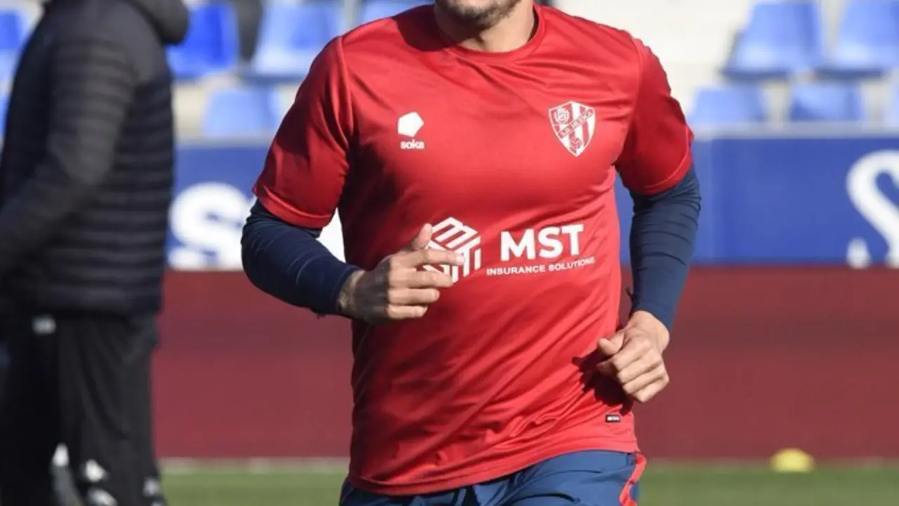 Elady, antes de un partido con el Huesca