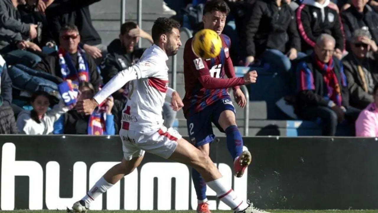 Martos, en la imagen, tuvo la ocasi&oacute;n m&aacute;s clara del Huesca. Foto: LaLiga