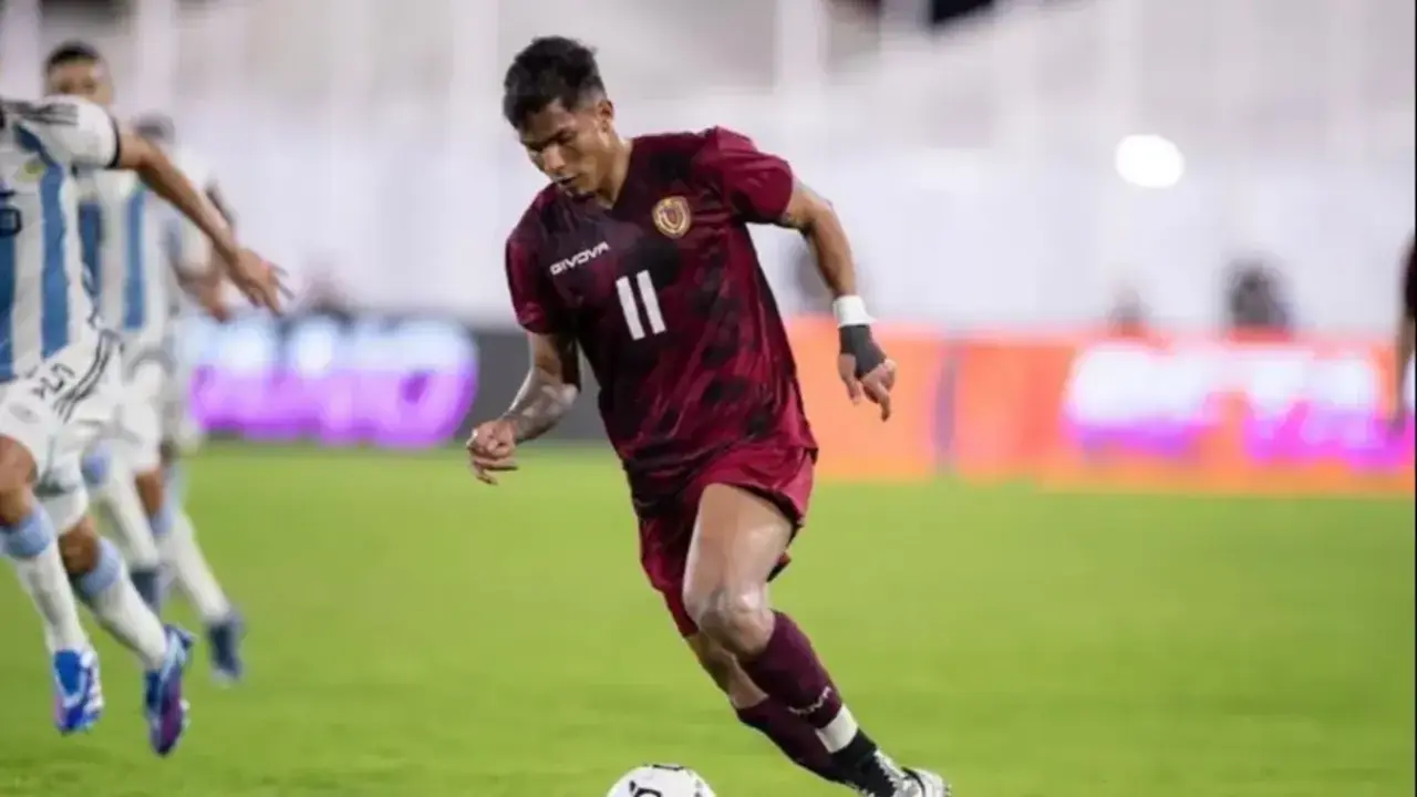 Jovanni Bol&iacute;var con la selecci&oacute;n de Venezuela. 