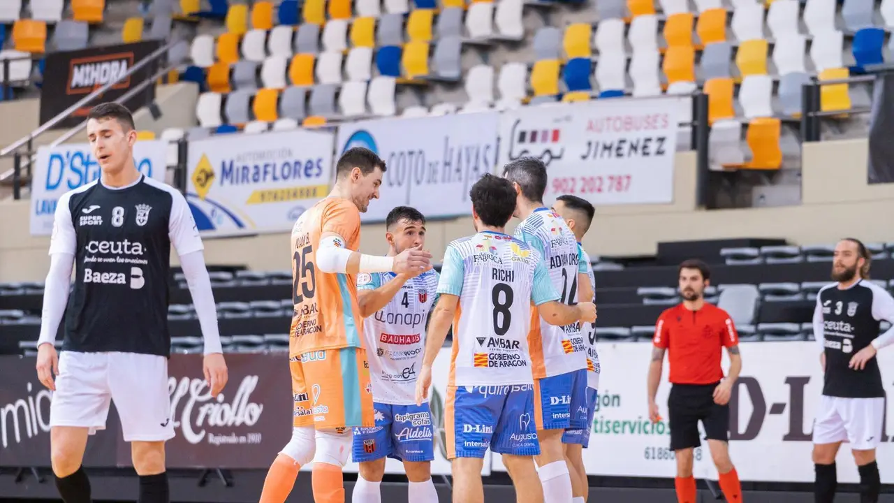 Celebraci&oacute;n de un gol ante Ceut&iacute; | Foto: Alejandro Meavilla