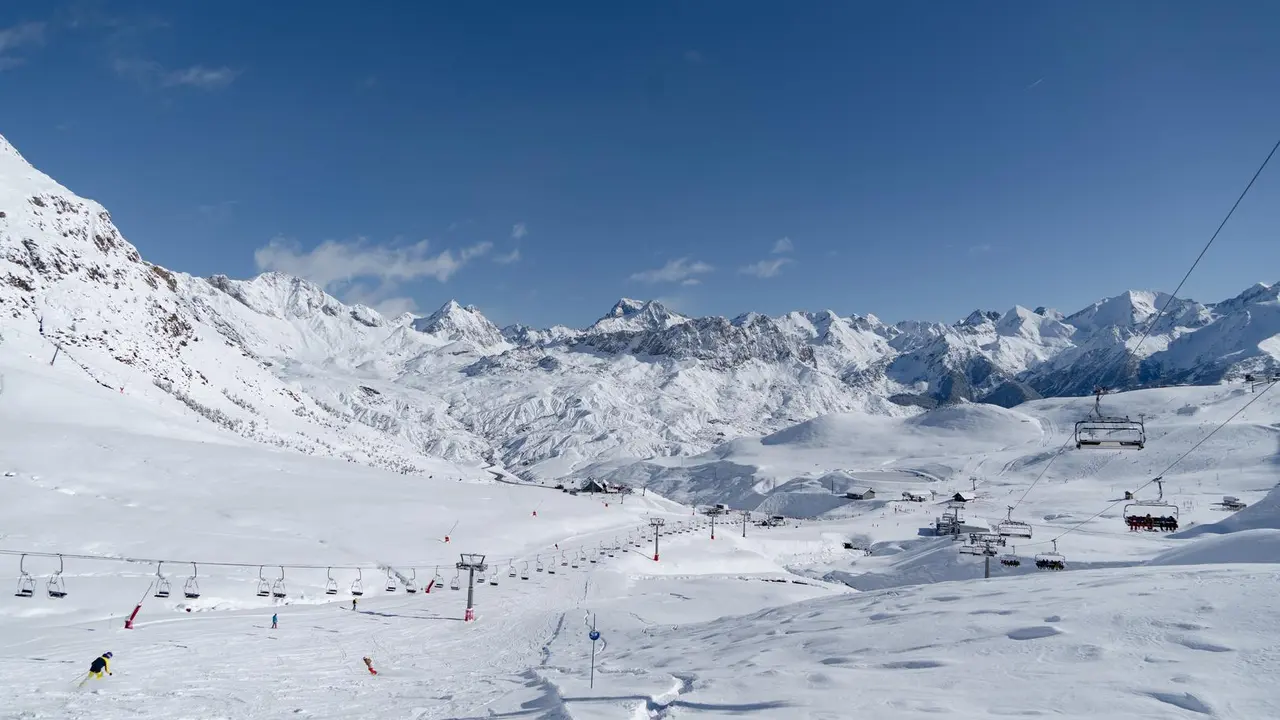 Impresionante aspecto de Formigal que con Panticosa pone en servicio 150 kil&oacute;metros esquiables. Foto: ARAM&Oacute;N