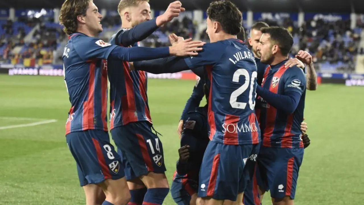 Los jugadores del Huesca celebran uno de los tantos contra el Andorra. Foto: LaLiga