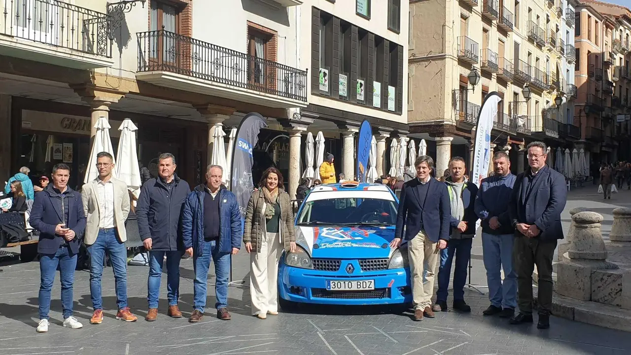 Imagen de la presentaci&oacute;n del Campeonato de Rally de Arag&oacute;n en la emblem&aacute;tica plaza del Torico de Teruel. Foto: Cedida