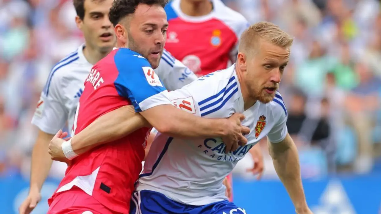 Quentin Lecoeuche en un duelo con Keidi Bare | Foto: LaLiga