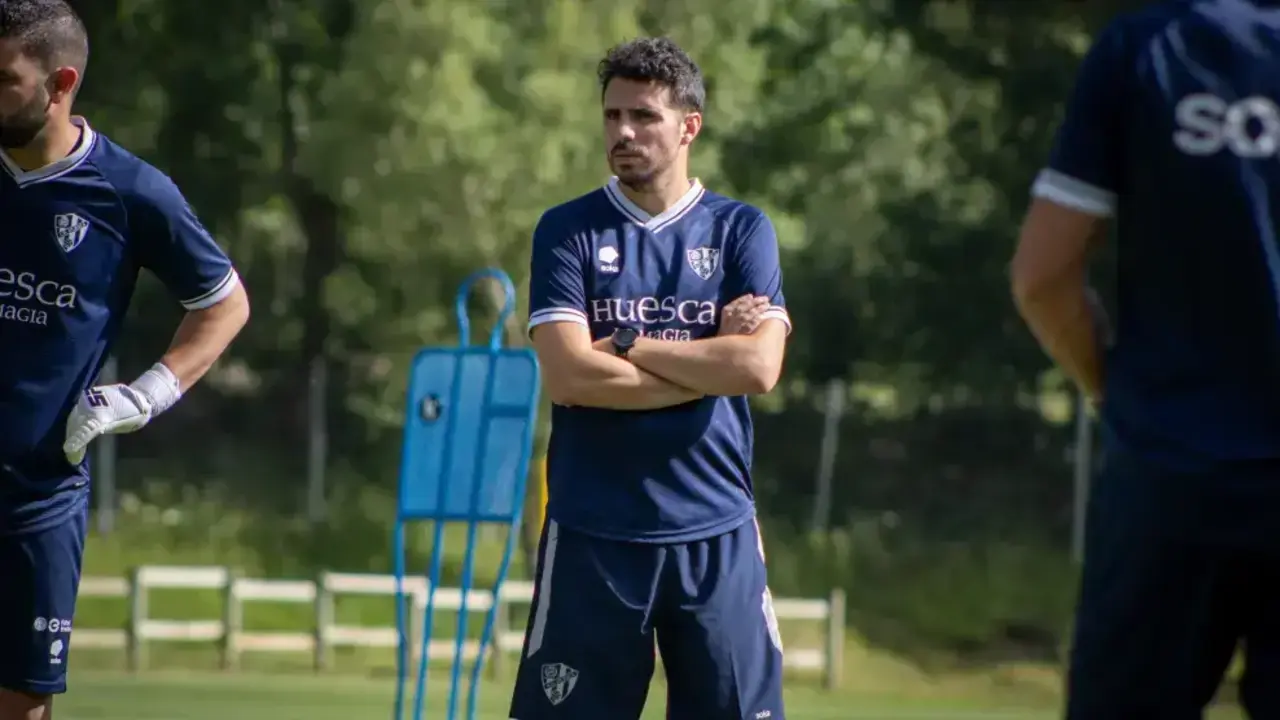 Adri&aacute;n Sip&aacute;n, en un entrenamiento / SD Huesca