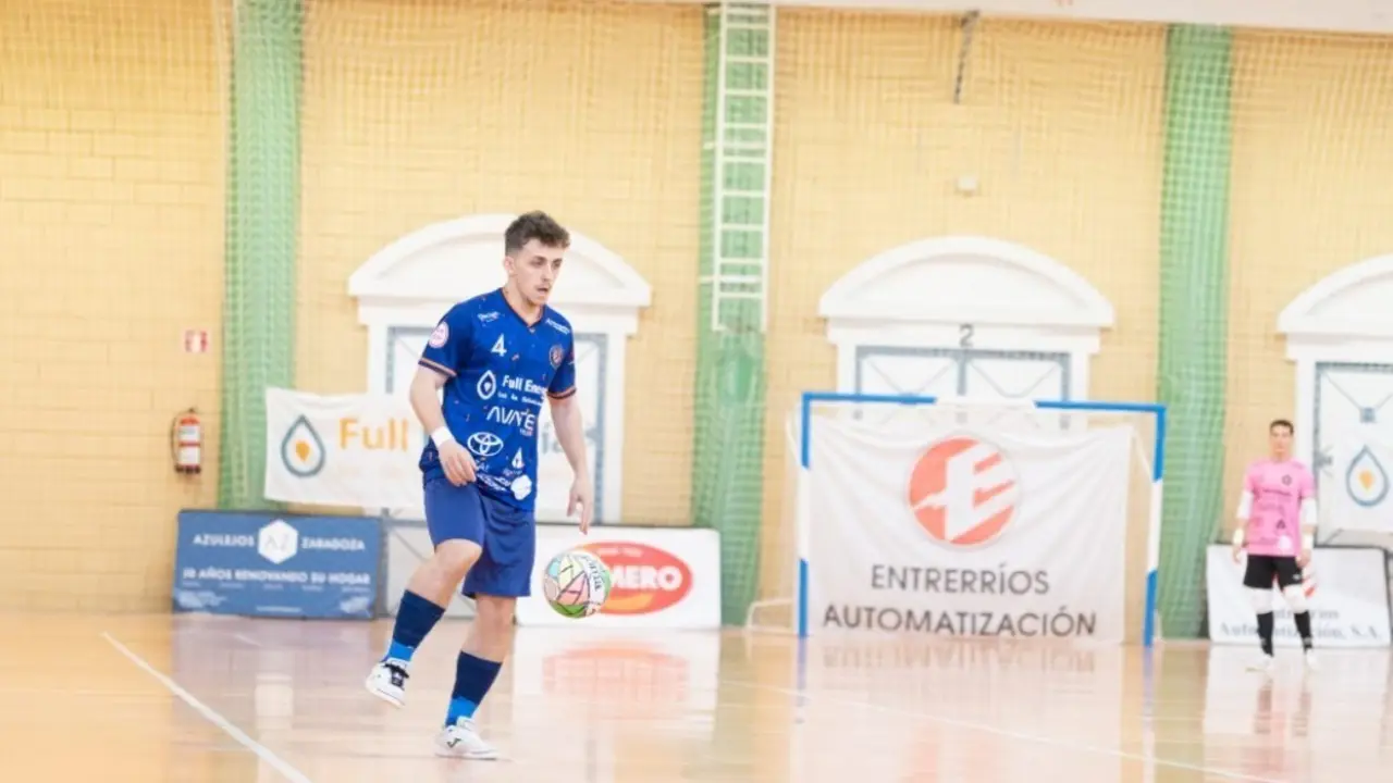 Marcos Forga conduce el bal&oacute;n | Foto: Alexio Raw
