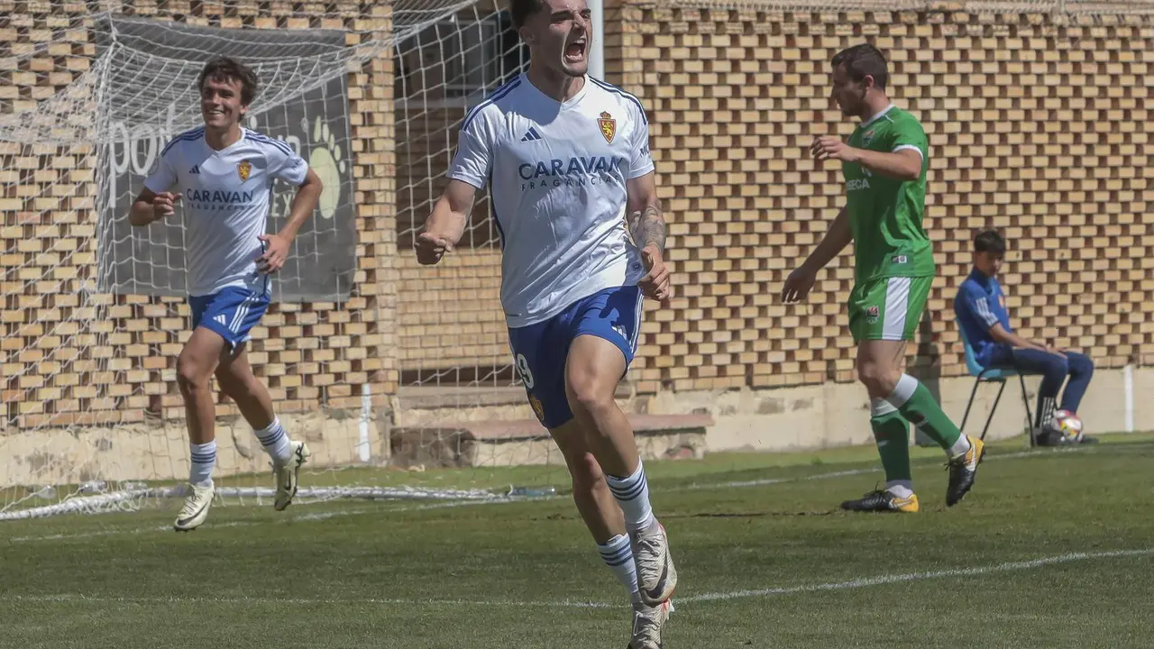 Marcos Cuenca celebra el primero de sus tres tantos en La Ciudad Deportiva | Foto: Daniel Marc&eacute;n (@dani_peterpan)