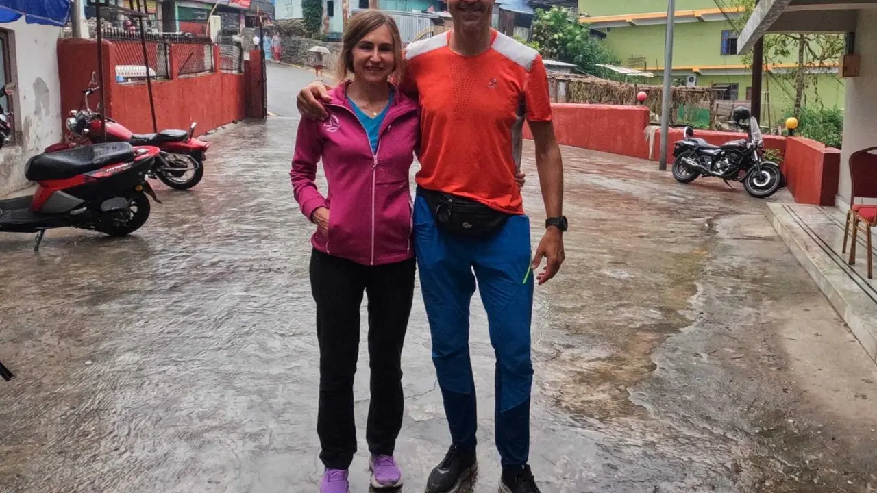 Uxue Murolas e Ignacio Barrio en Katmand&uacute; antes de emprender la aproximaci&oacute;n al Kachenjunga. Foto: Cedida