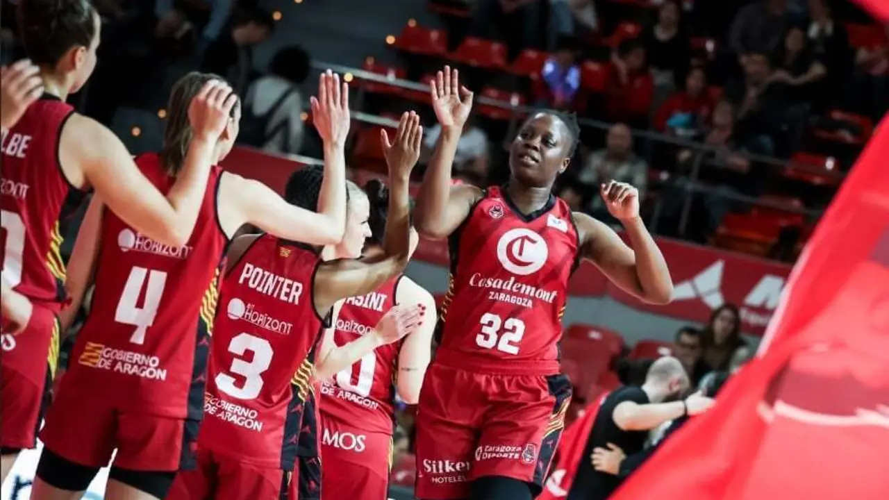 La plantilla, en el partido ante Gran Canaria | Foto: Esther Casas / Casademont Zaragoza