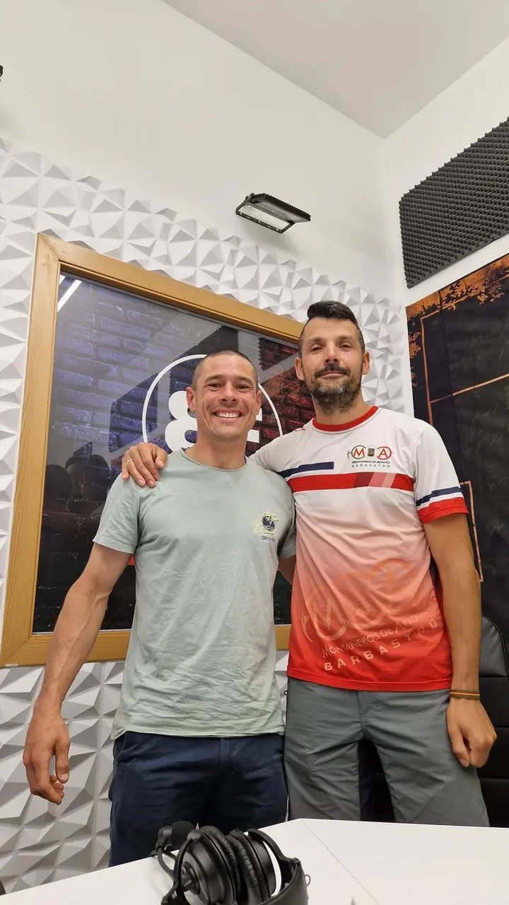 Andr&eacute;s Vilalta y Crist&oacute;bal Cuello, en la imagen, listos para una aventura a un ochomil. Foto: Planeta Monta&ntilde;a