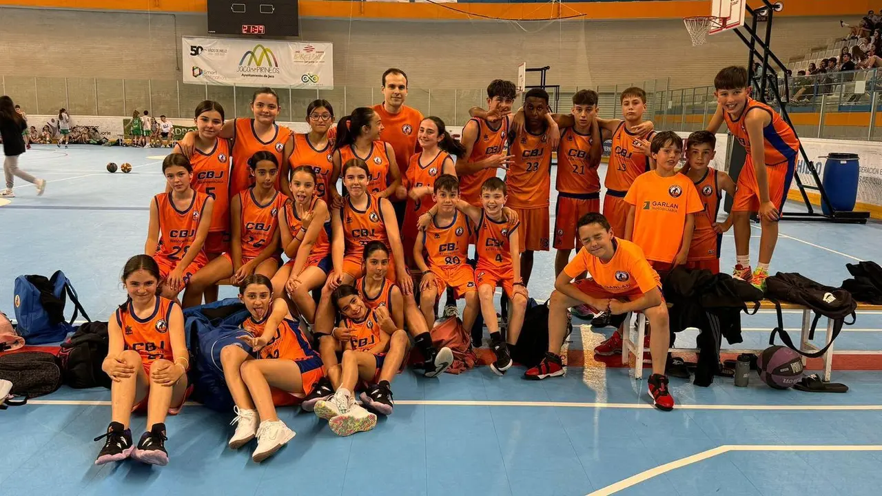 Uno de los equipos inferiores del CB Jaca tras disputar la primera edici&oacute;n del torneo. Fotograf&iacute;a: CB Jaca.