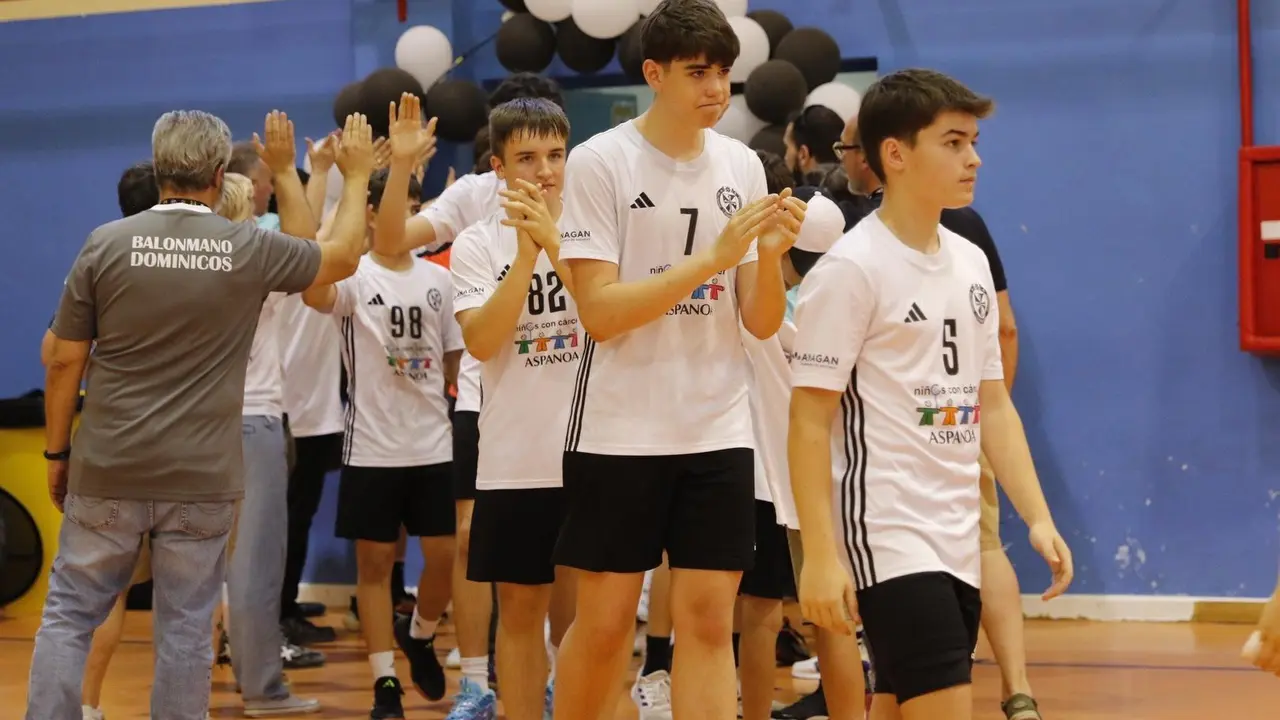 El BM Dominicos cay&oacute; en la final del Campeonato de Espa&ntilde;a ante el Barcelona por 23-30. Fotograf&iacute;a: BM Dominicos.