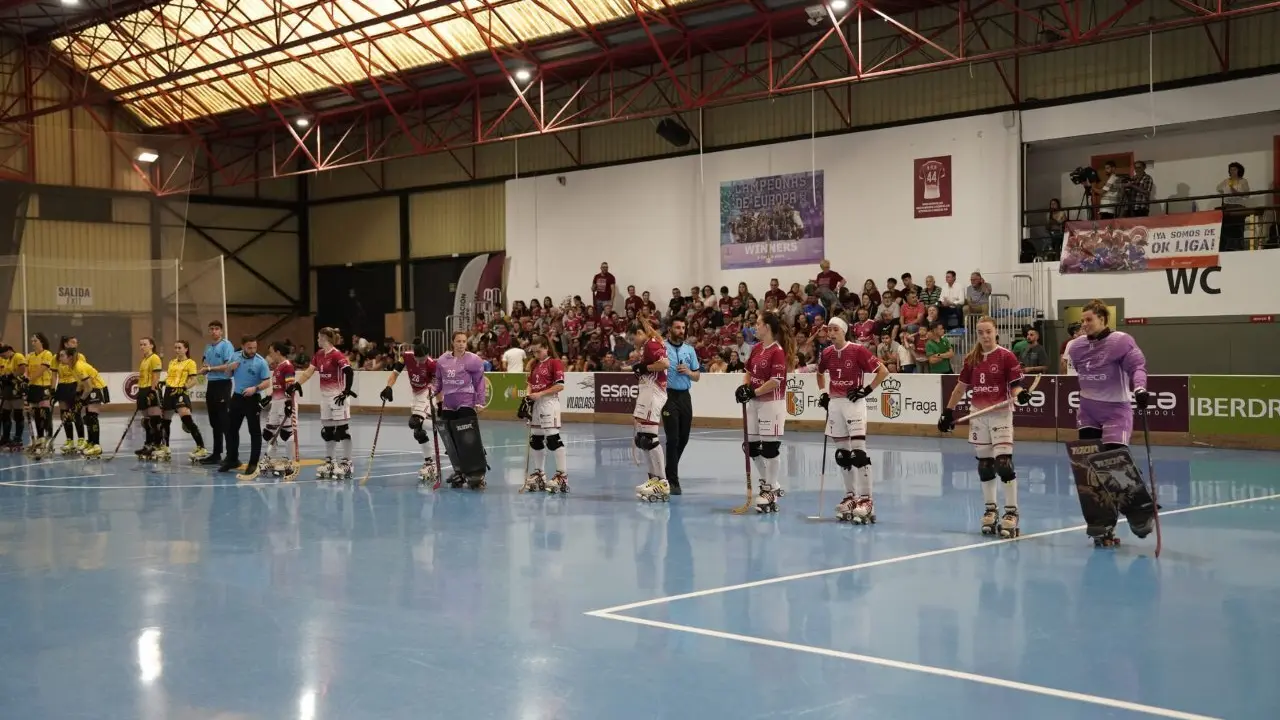 Las jugadoras antes de iniciar el choque. Fotograf&iacute;a: CP Esneca Fraga.