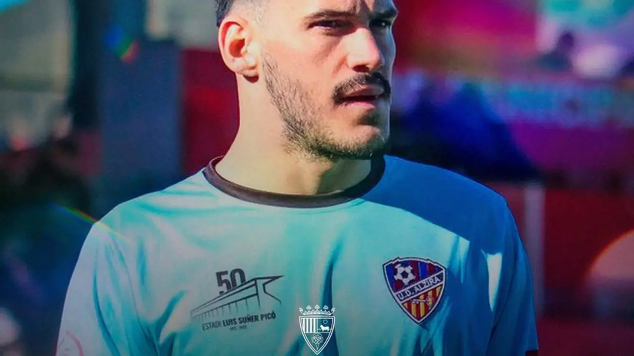 Anuncio del Teruel del fichaje de &Aacute;lvaro Cort&eacute;s. Fotograf&iacute;a: CD Teruel.