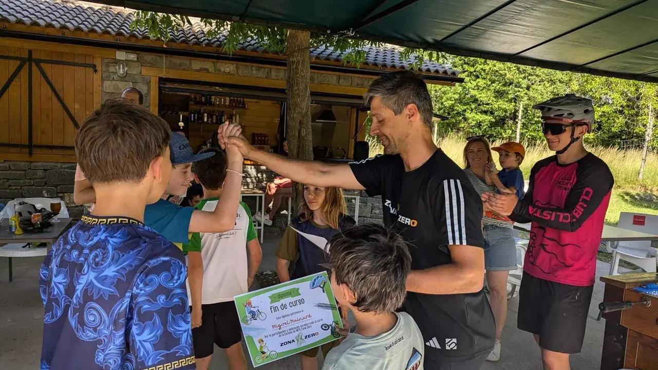 Las extraescolares de BTT tienen una gran aceptaci&oacute;n en la comarca del Sobrarbe bajo la lupa de Zona Zero Pirineos. Foto: Cedida