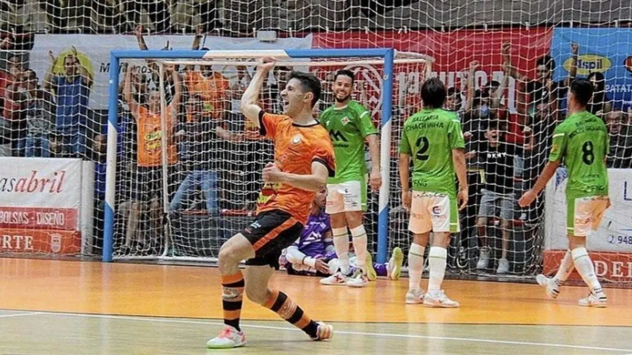 Jorge Esp&iacute;n celebra un gol con el equipo tudelano | Foto: Ribera Navarra