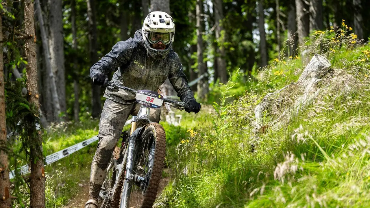 Gabri Torralba en uno de los tramos de la Copa del Mundo celebrada en Comblux (Francia) con su e-bike. Foto: Cedida