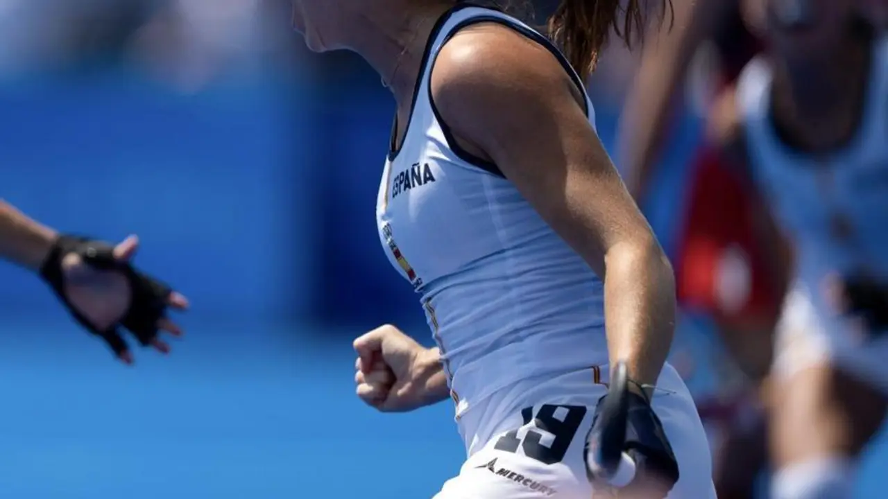 Bego&ntilde;a Garc&iacute;a, en &eacute;xtasis tras marcar el tanto del empate. Fotograf&iacute;a: RFEH.