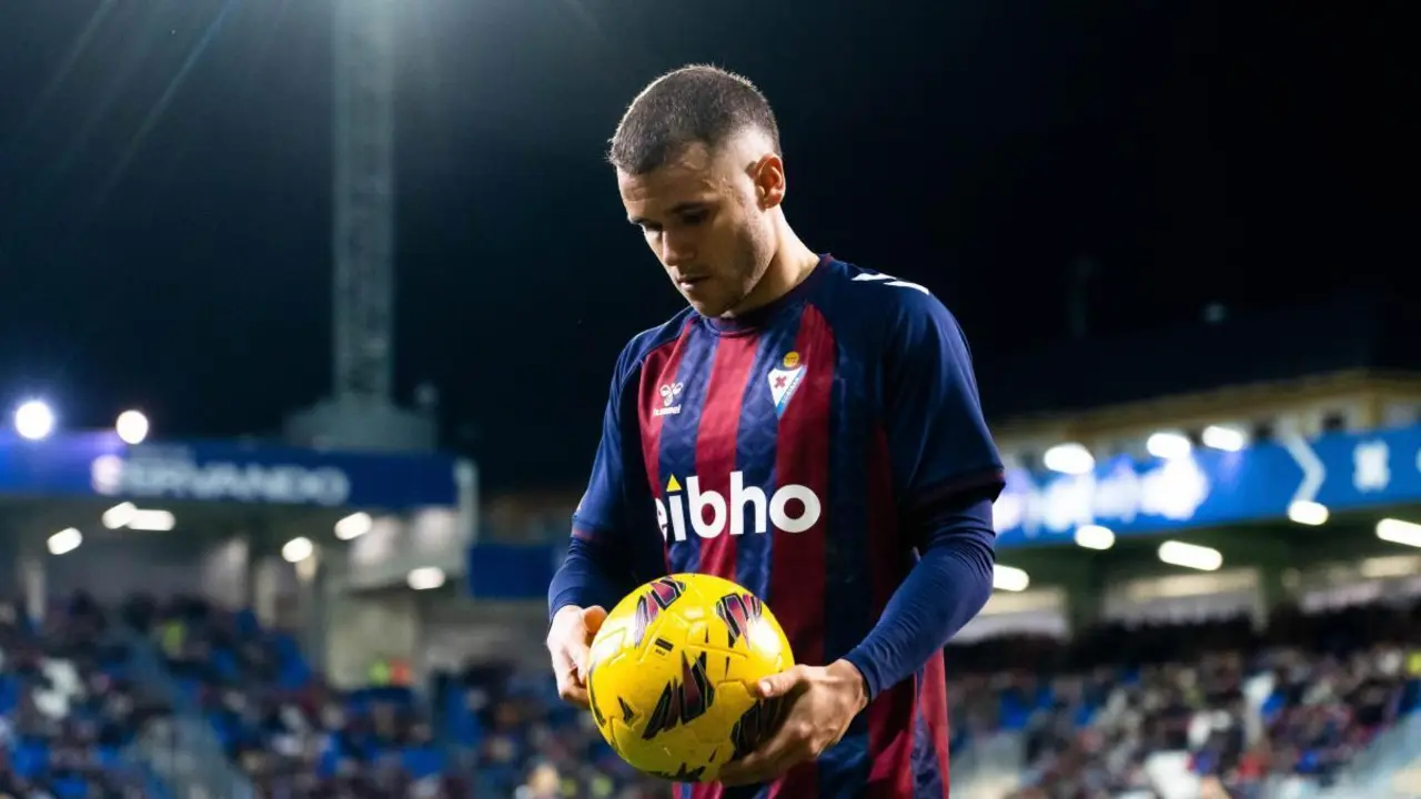 Ager Aketxe, a un paso de La Romareda | Foto: SD Eibar