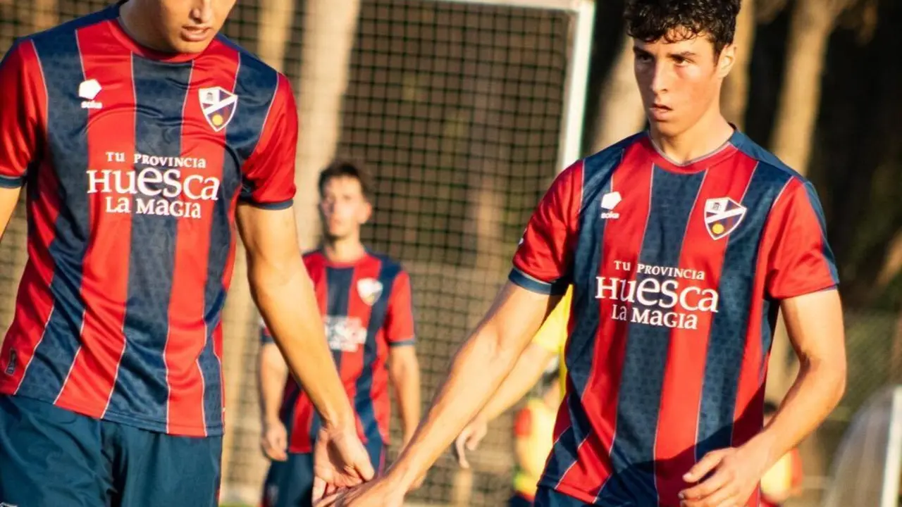 El Huesca 'B' venci&oacute; c&oacute;modamente al filial del Fraga por 0-3. Fotograf&iacute;a: SD Huesca.