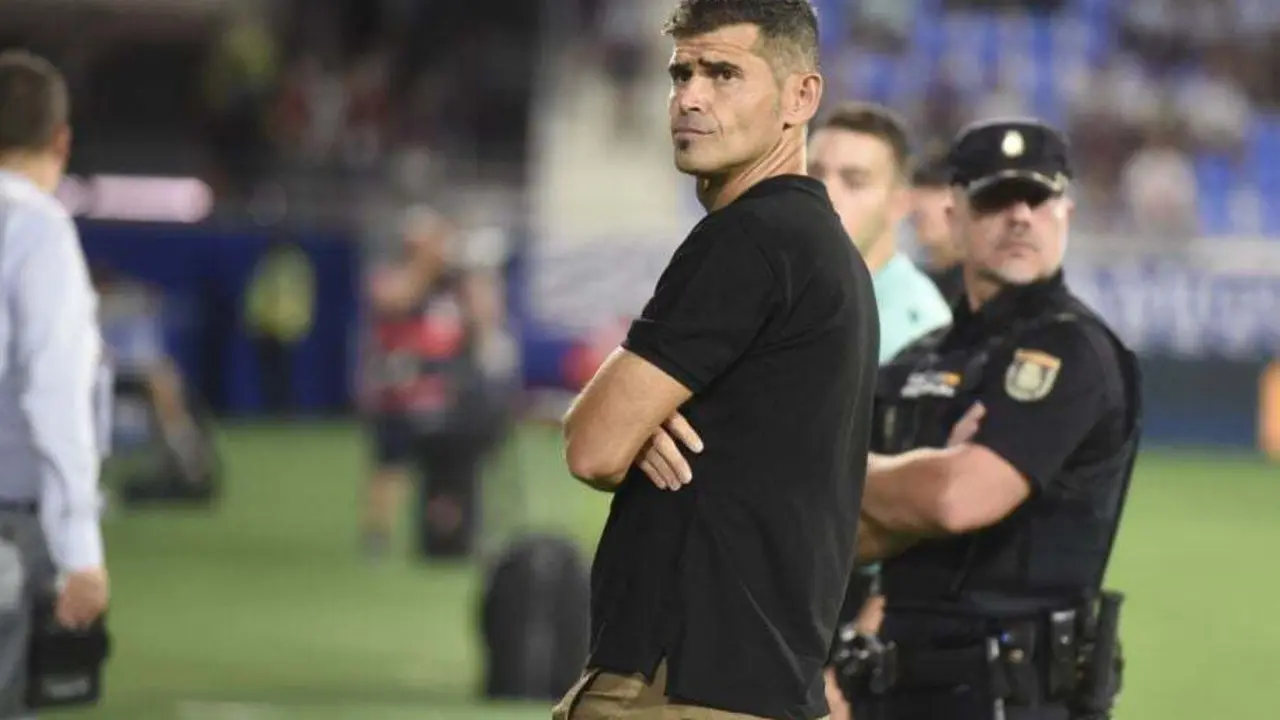 Hidalgo, en la imagen, minutos antes de iniciarse el partido ente la SD Huesca y el D&eacute;por. Foto: LaLiga