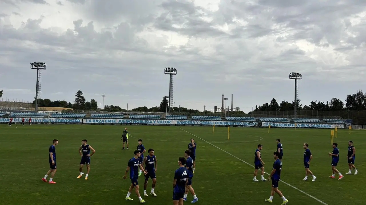 Entrenamiento matutino de este jueves del Real Zaragoza en la Ciudad Deportiva.
