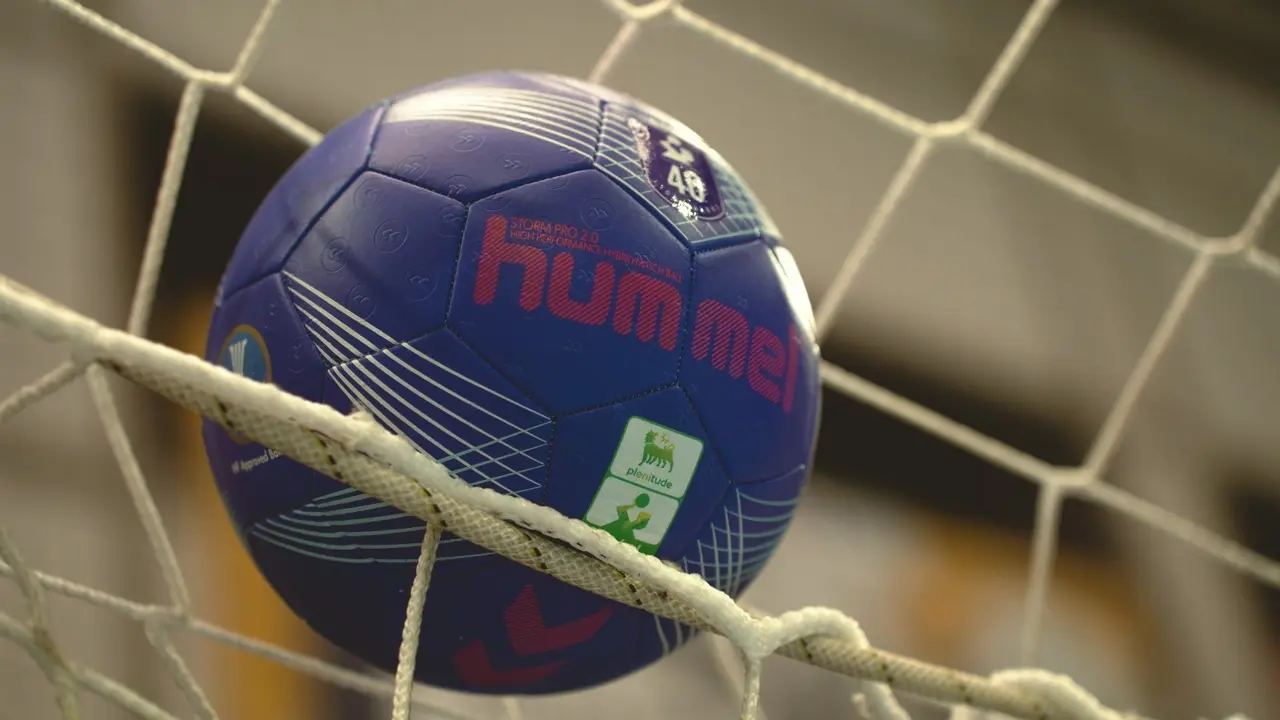 El bal&oacute;n Hummel con el que se disputar&aacute; el curso 2024/25 en la ASOBAL. Fotograf&iacute;a: ASOBAL.