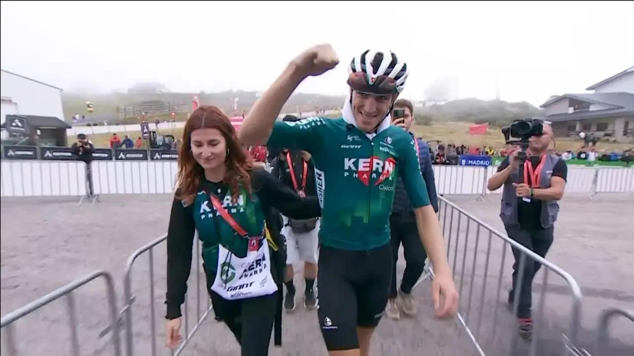 Pablo Castrillo, en la imagen, ya m&aacute;s descansado tras el esfuerzo en su segunda victoria en La Vuelta. Foto: RTVE