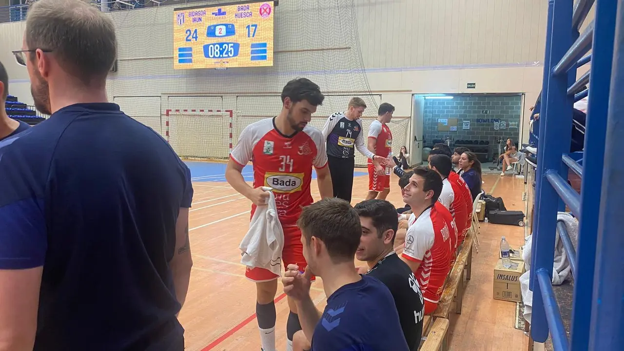 El banquillo del Bada Huesca contra Bidasoa. Foto: Cedida