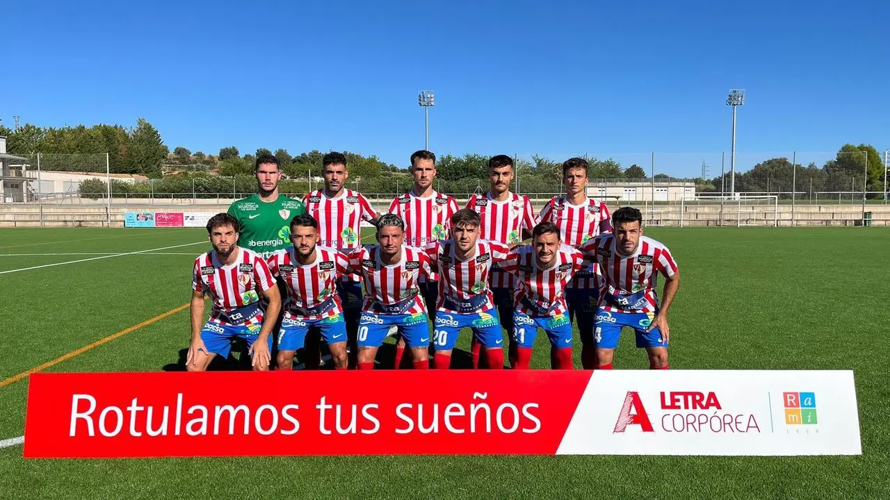Once inicial del Barbastro ante el Eibar 'B'. Fotograf&iacute;a: UD Barbastro.