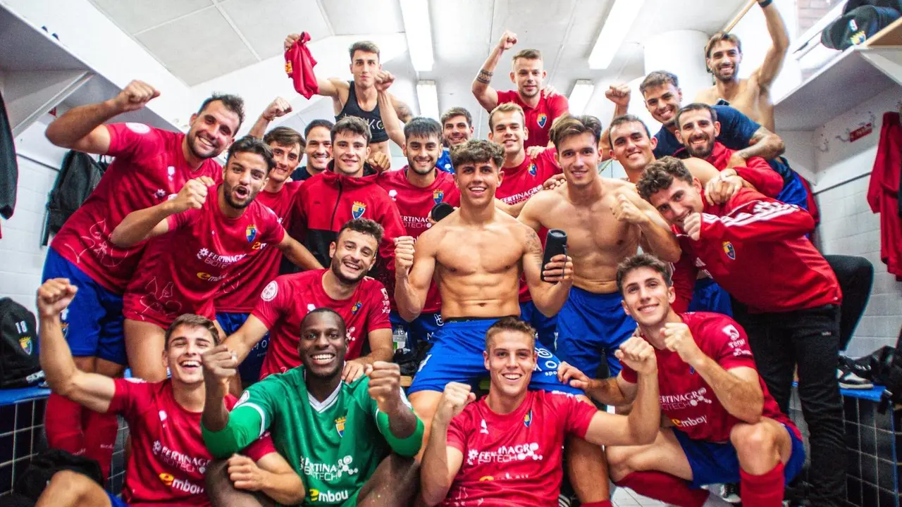 El Teruel festeja su primera victoria del curso. Fotograf&iacute;a: CD Teruel.