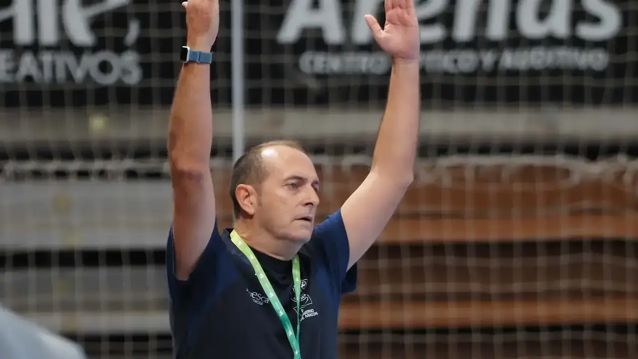 Expresivo Nolasco en un anterior partido del Bada Huesca contra Torrelavega. Foto: C.Pascual