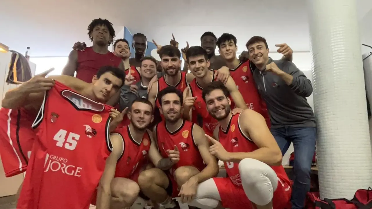 Grupo San Jorge Baloncesto Zuera consigui&oacute; su primera victoria en la temporada. Fotograf&iacute;a: @Baloncestozuera (Instagram).