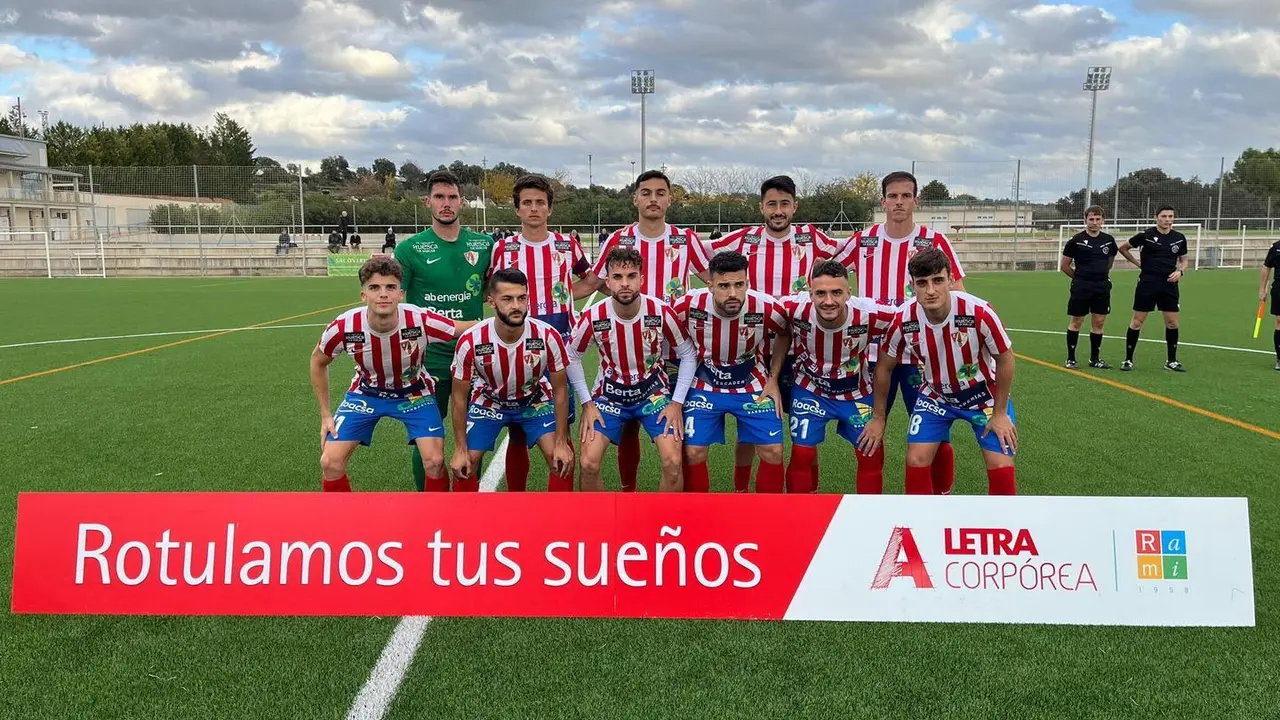 Once inicial del Barbastro ante el Alav&eacute;s 'B'. Fotograf&iacute;a: X del Barbastro.