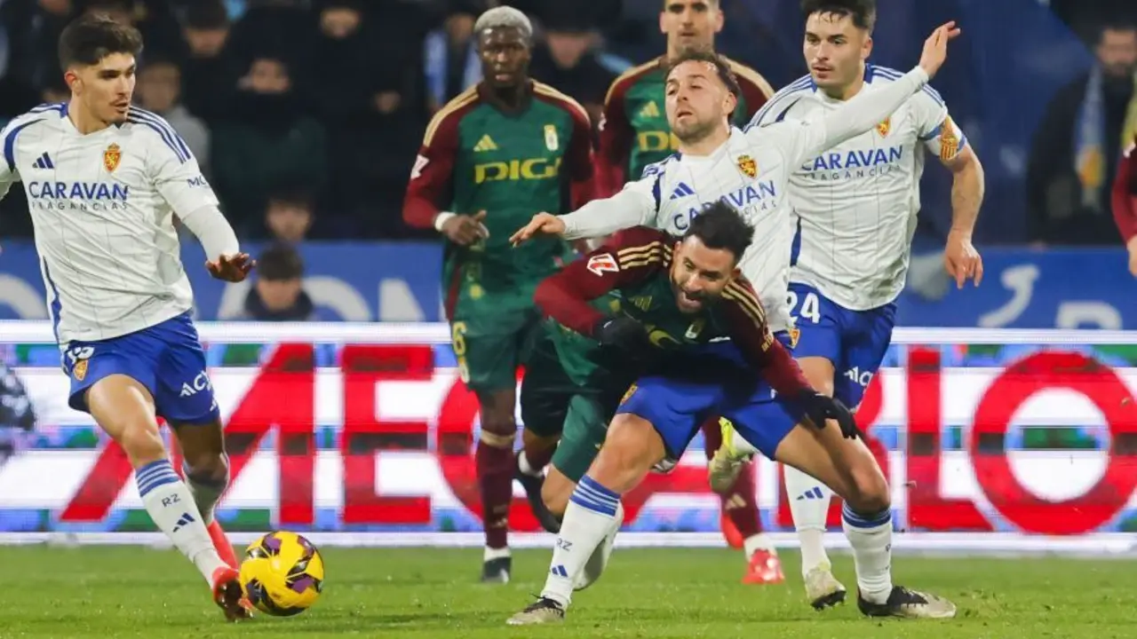 El Real Zaragoza se mide al Racing de Ferrol, en la semana de la dimisi&oacute;n de V&iacute;ctor Fern&aacute;ndez | Foto: La Liga