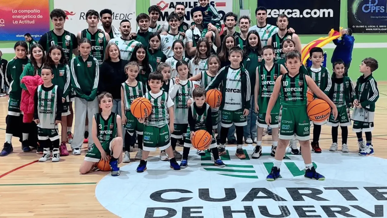 CB Cuarte de Huerva celebr&oacute; la victoria del derbi junto a su afici&oacute;n. Foto: @basketcuarte (Instagram).