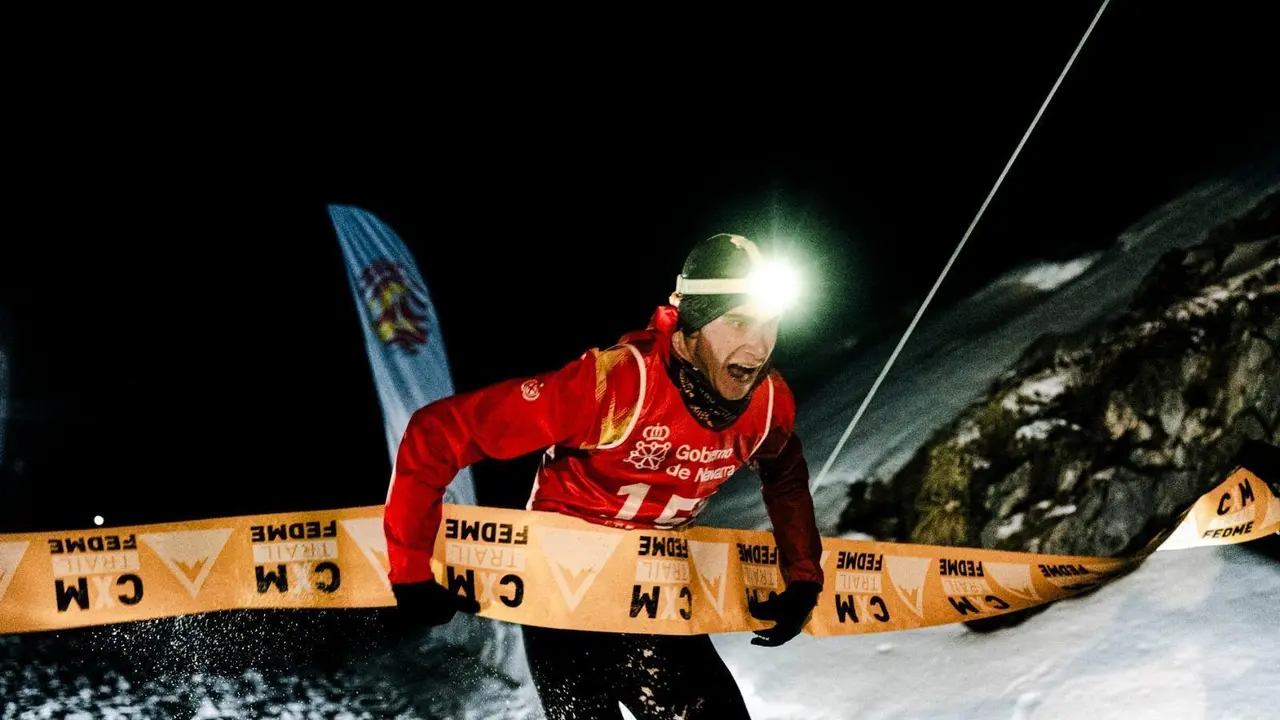 &Aacute;lvaro Osanz entra en meta tras un gran esfuerzo y se proclama campe&oacute;n de Espa&ntilde;a. Foto: @romperlafoto