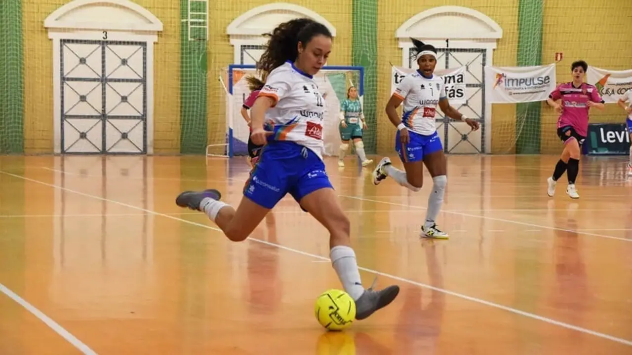 Marina Esca&ntilde;o con la camiseta del InterSala 10 | Foto: Pedro Luis Serrano