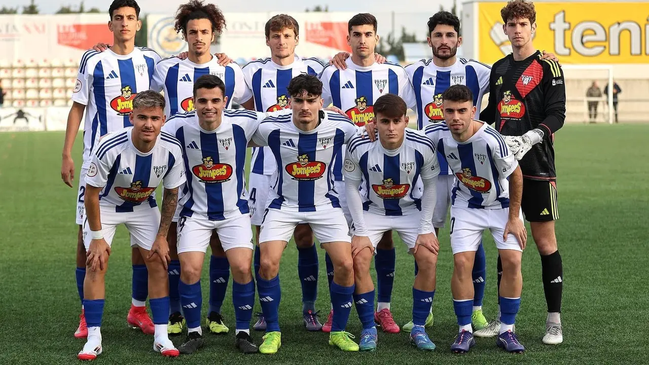 Once titular de la SD Ejea en un duelo. Fotograf&iacute;a: SD Ejea / Toni Torrano.
